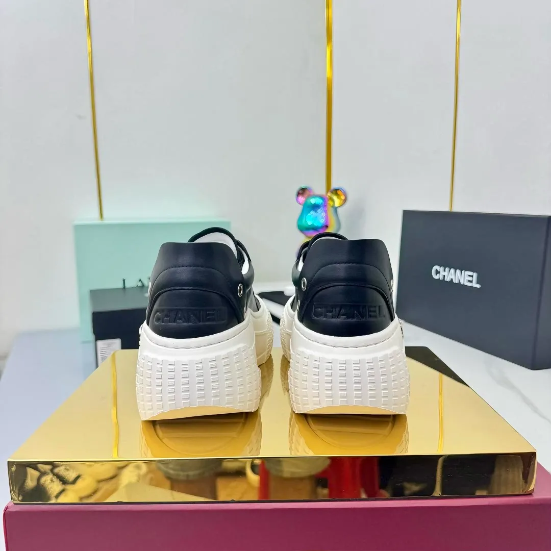 👟👟Ex-factory price 640👟👟 Chanel bread shoes ~ original calfskin panda shoes Chanel 25C latest hot style panda black and white sports shoes casual sneakers Xiaoxiang hot item classic black and white panda color coco girls must pay Fabric: original custom mixed sheepskin lining: original imported breathable mesh lining outsole: Original molded rubber + TPU combination Size: Women's 35-41